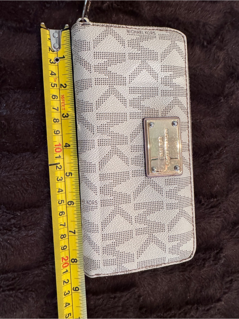 Michael Kors Beige and Gold MK Logo Zip Wallet - Picture 7 of 11